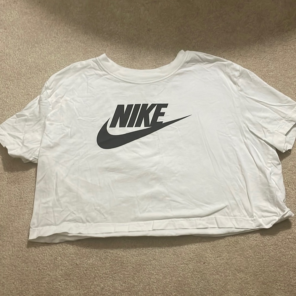 Nike Wide Cropped Workout Shirt